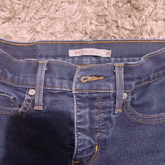 Levi’s - Picture 2 of 3